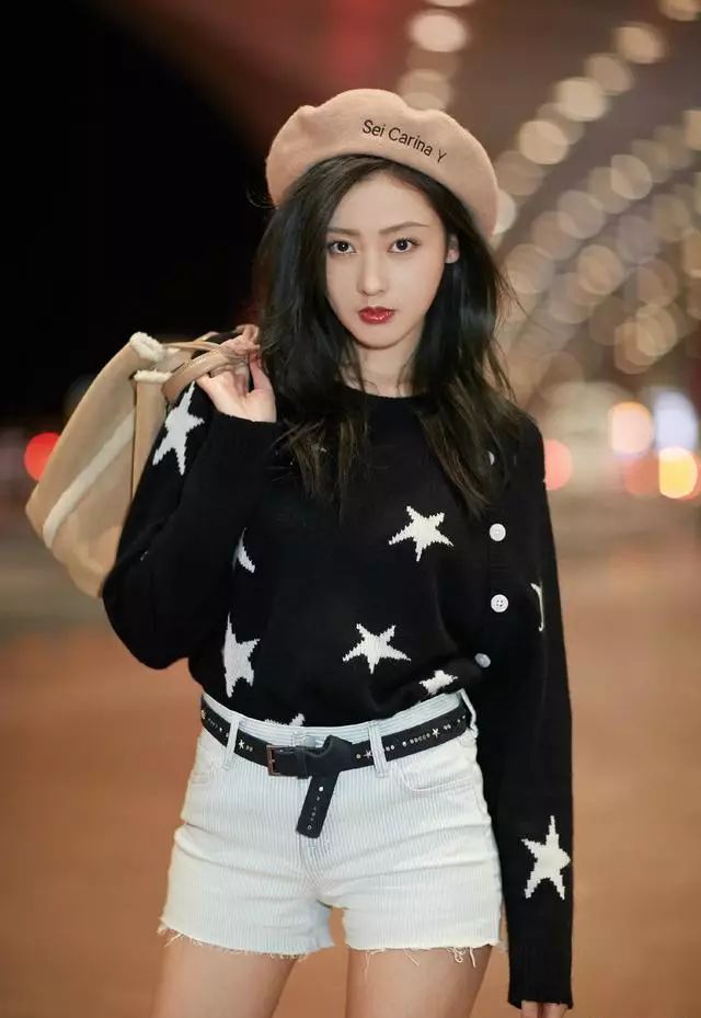  秋冬想凹時(shí)尚造型怎么能沒(méi)有它？