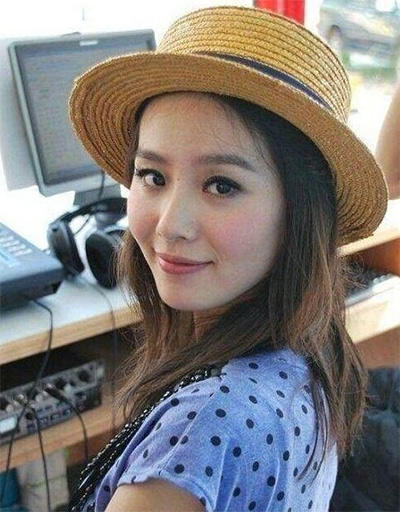 看看女星們花式戴草帽的帽子戲法！