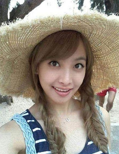 看看女星們花式戴草帽的帽子戲法！